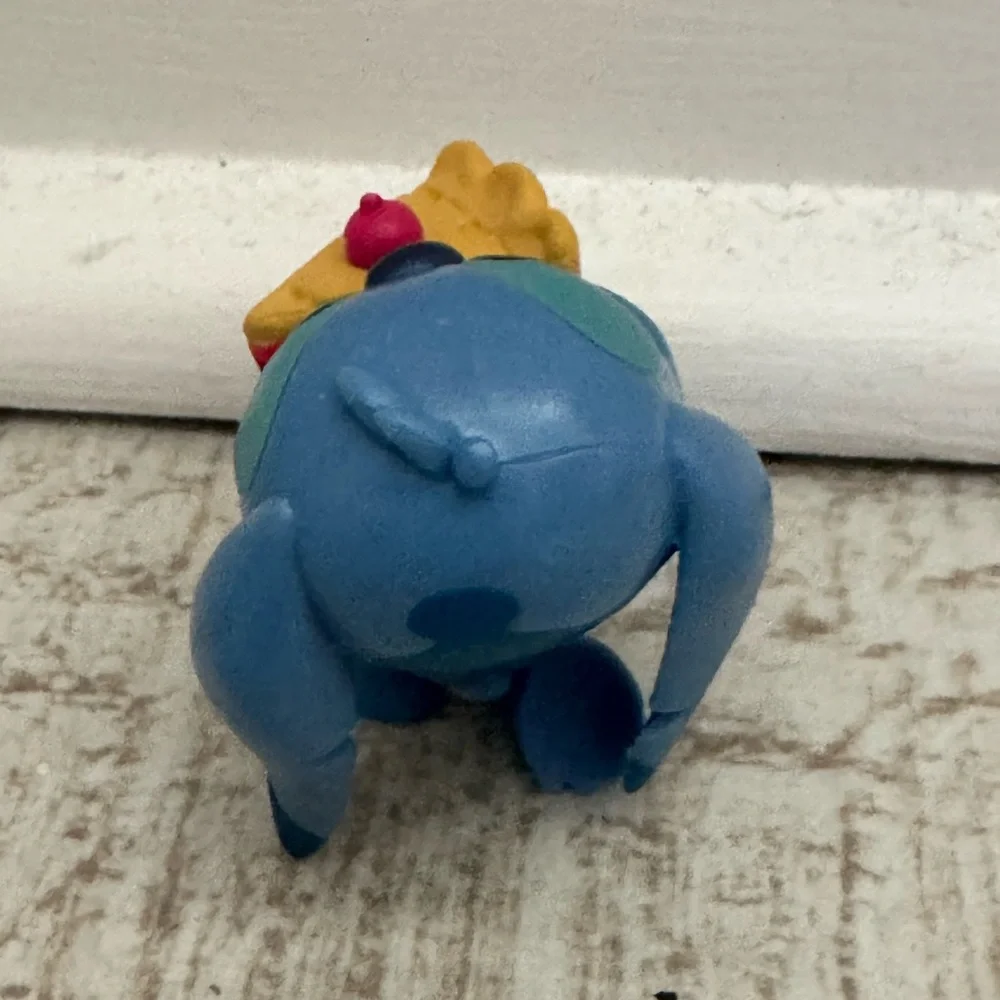 Disney Just Play Stitch Feed‎ Me Series 3 Mini Figure- Stitch with Cherry Pie